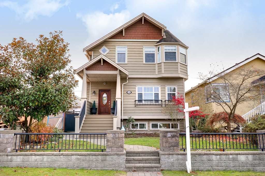 I have sold a property at 3516 DUNDAS ST in Vancouver
